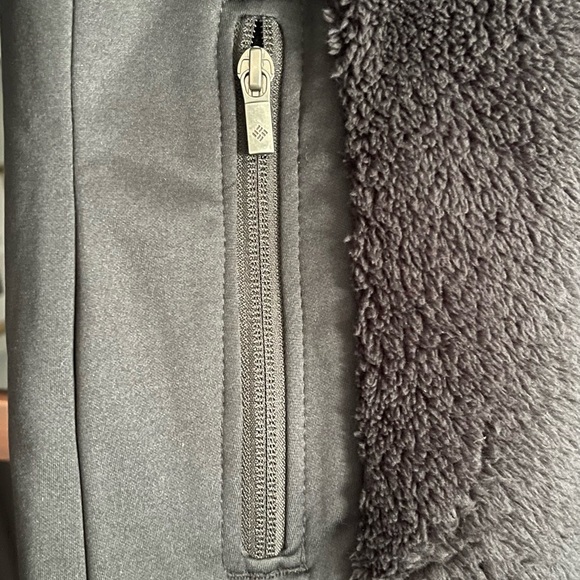Columbia Black Fleece Fuzzy Fitted Jacket - Picture 4 of 7